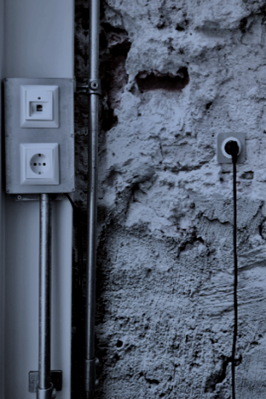 CREATIVE CABLE MANAGEMENT